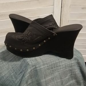 Black New York Transit Clogs